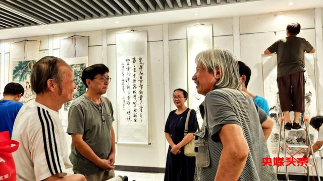 贵州省图书馆《乌蒙墨痕》布展结束,艺术家们踏上寻根问源文化之旅