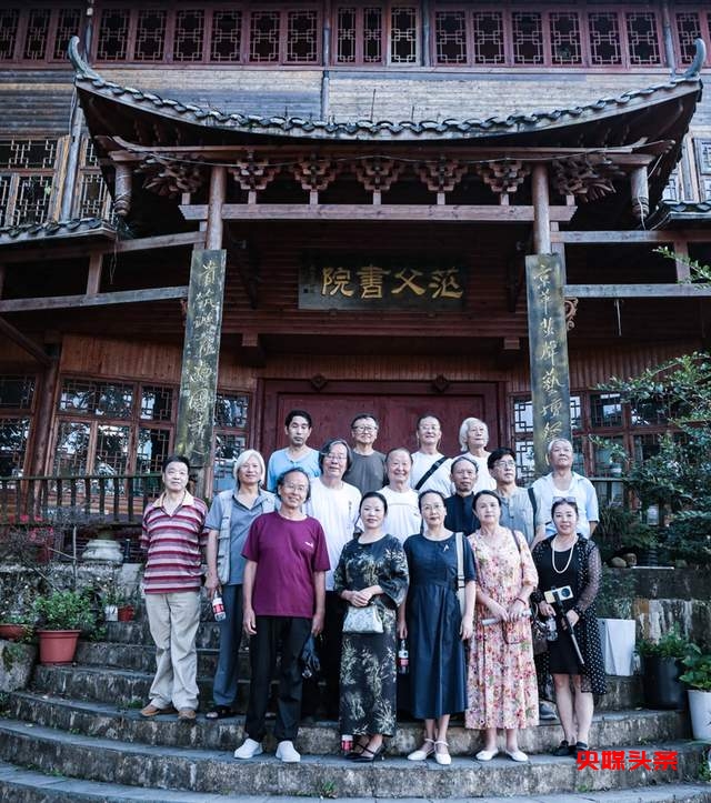 贵州省图书馆《乌蒙墨痕》布展结束,艺术家们踏上寻根问源文化之旅
