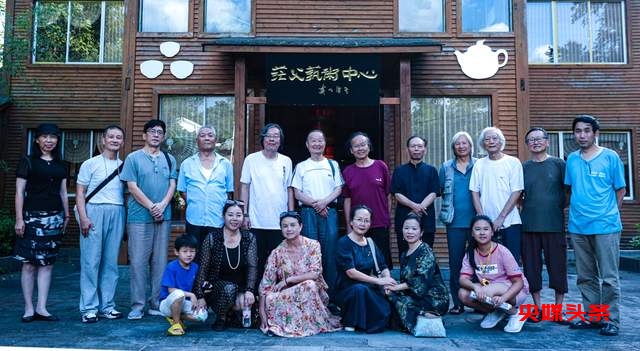 贵州省图书馆《乌蒙墨痕》布展结束,艺术家们踏上寻根问源文化之旅