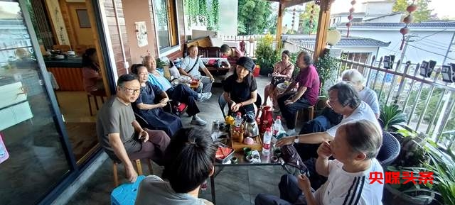 贵州省图书馆《乌蒙墨痕》布展结束,艺术家们踏上寻根问源文化之旅