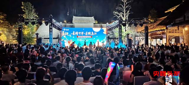 “亲情中华·月映乌江”——从江县民族艺术团迎中秋庆国庆