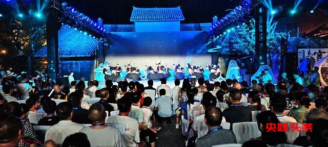 “亲情中华·月映乌江”——从江县民族艺术团迎中秋庆国庆
