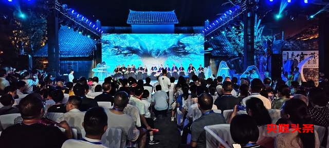 “亲情中华·月映乌江”——从江县民族艺术团迎中秋庆国庆