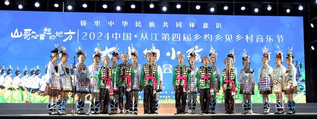 在新中国华诞的璀璨光芒下,从江銮里奏响民族文化的华彩乐章