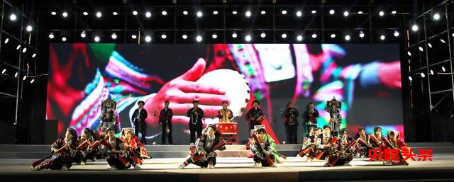 在新中国华诞的璀璨光芒下,从江銮里奏响民族文化的华彩乐章