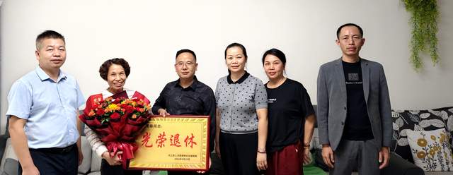 贵州从江县:重阳慰问暖人心