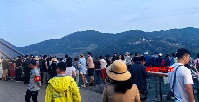 2025年“五一”黄金周:从江县变身欢乐海洋,民俗文化与自然风光引爆旅游热潮