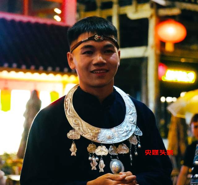 丹寨县:花海登山,夜嫁苗情,非遗文化燃爆这个春天!