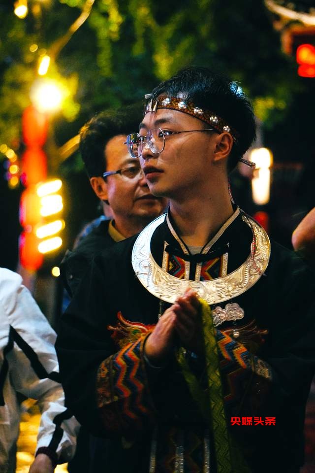丹寨县:花海登山,夜嫁苗情,非遗文化燃爆这个春天!