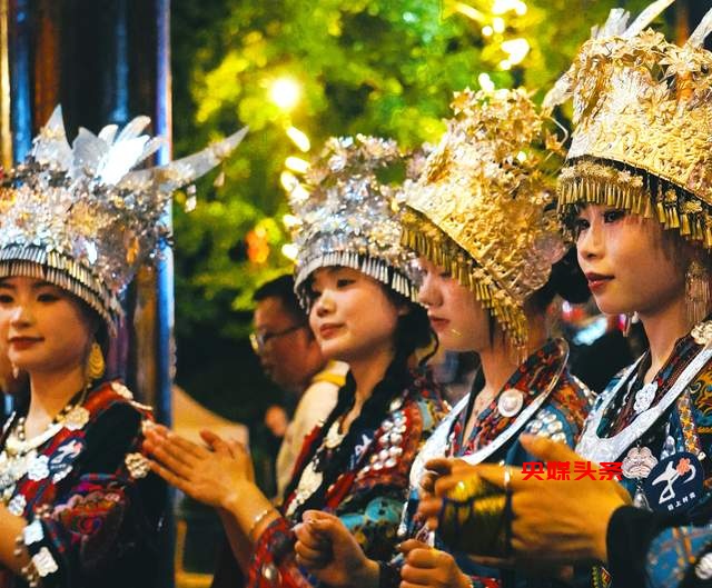 丹寨县:花海登山,夜嫁苗情,非遗文化燃爆这个春天!