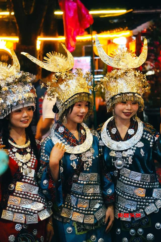 丹寨县:花海登山,夜嫁苗情,非遗文化燃爆这个春天!