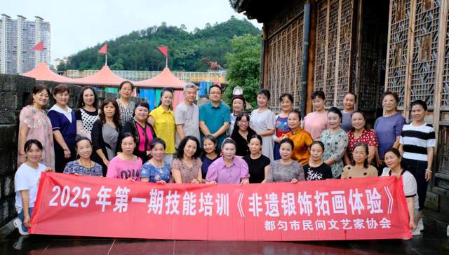 银拓非遗技艺走进都匀 市民体验传统艺术魅力