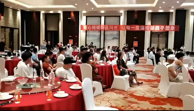 "焰愈"茶几:集实用与美学于一体的冬季家居解决方案