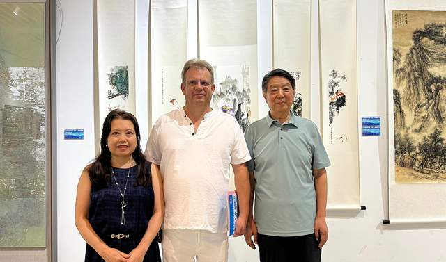 艺术无国界!中法名家画作联展今日在烟台美术馆开展